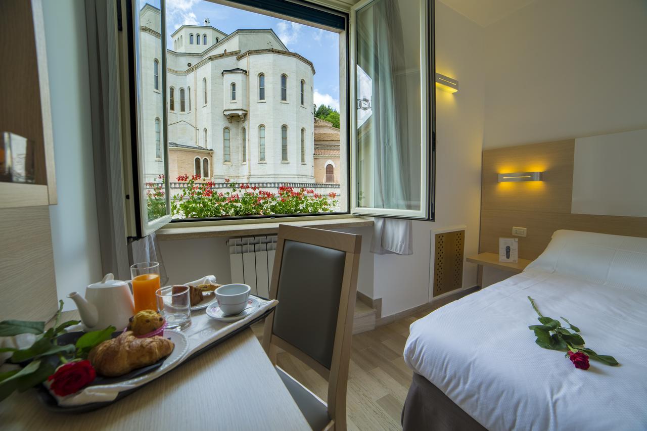 Hotel Delle Rose Cascia Exterior photo